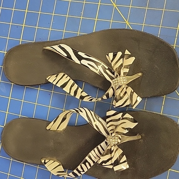 Zebra Plastic w Rhinestone Accent Black Rubber Bottom Flip Flops Sandals Size XL - Picture 7 of 7